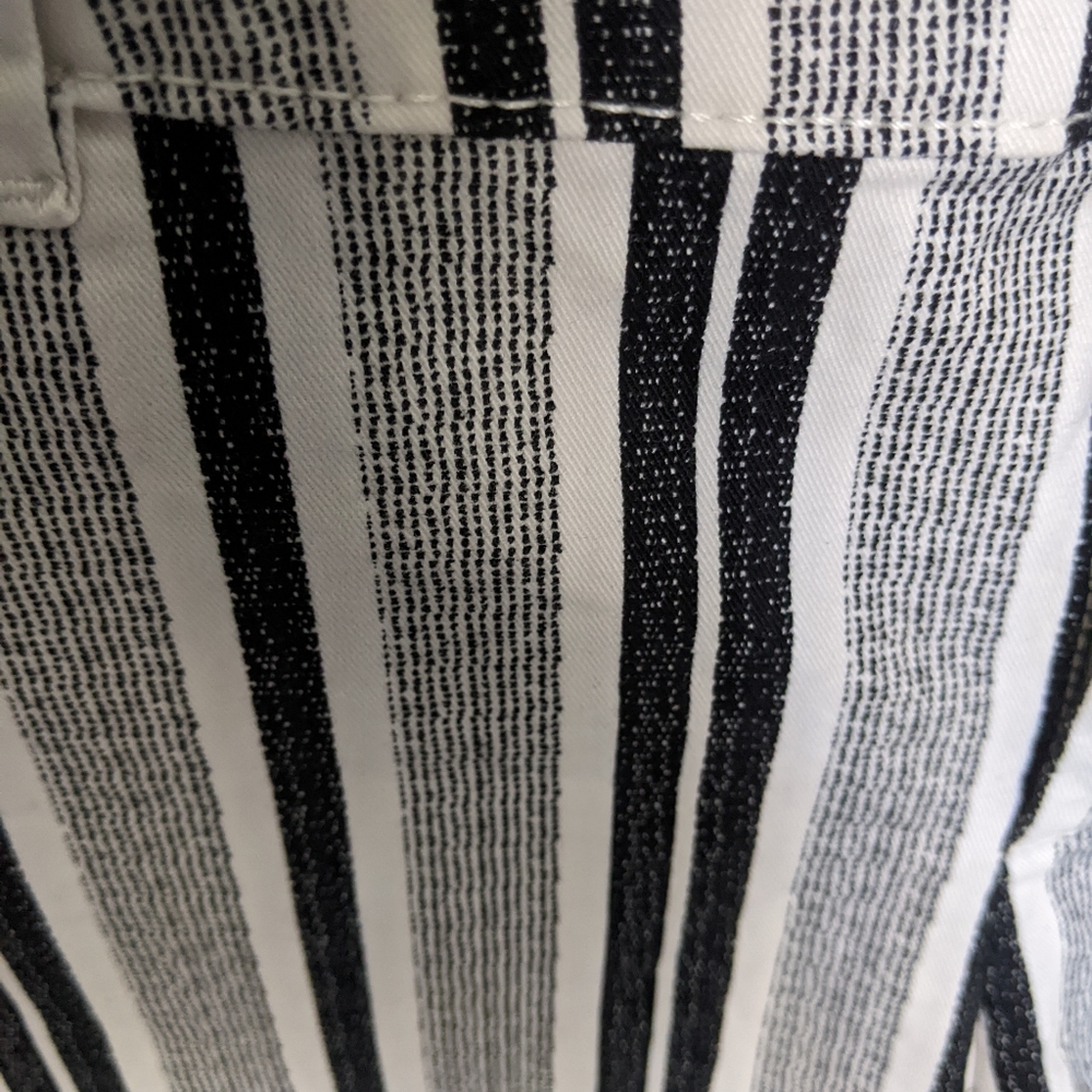 Old Navy shorts - Picture 2 of 2